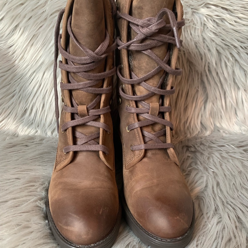 CLARKS faux waterproof boots